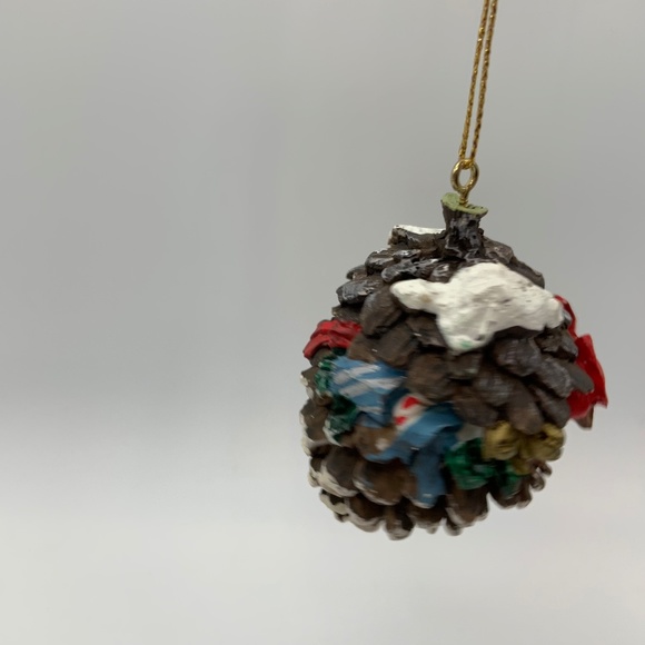 Vintage Rustic Ceramic Snowy Pinecone Birds & Presents Christmas Ornament - Picture 6 of 12
